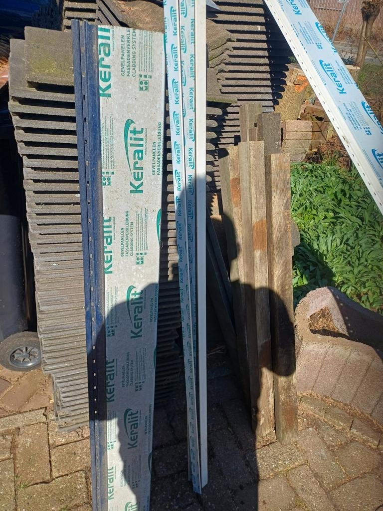 Diverse restanten Keraliet gevelpanelen en profielen, Ophalen, Balk, Overige houtsoorten, 50 mm of meer