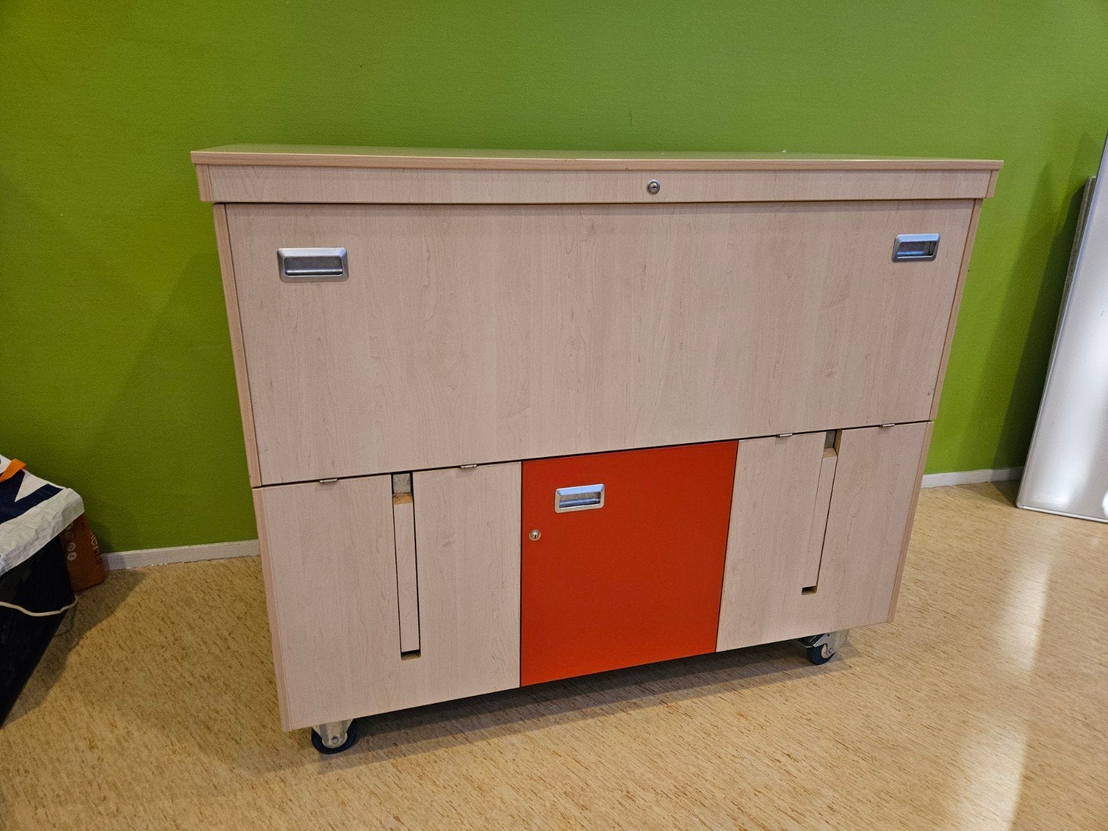 Flexibele Computerkast op Wielen voor 6 Werkplekken, Gebruikt, Hout, Schoolbureau, Ophalen