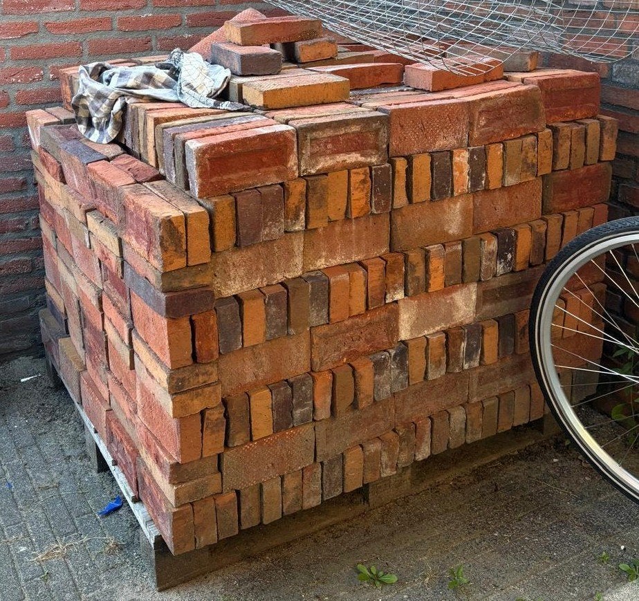 Zo goed als nieuw bakstenen op pallet, Doe-het-zelf en Verbouw, Metselstenen, Ophalen, Zo goed als nieuw, Bakstenen