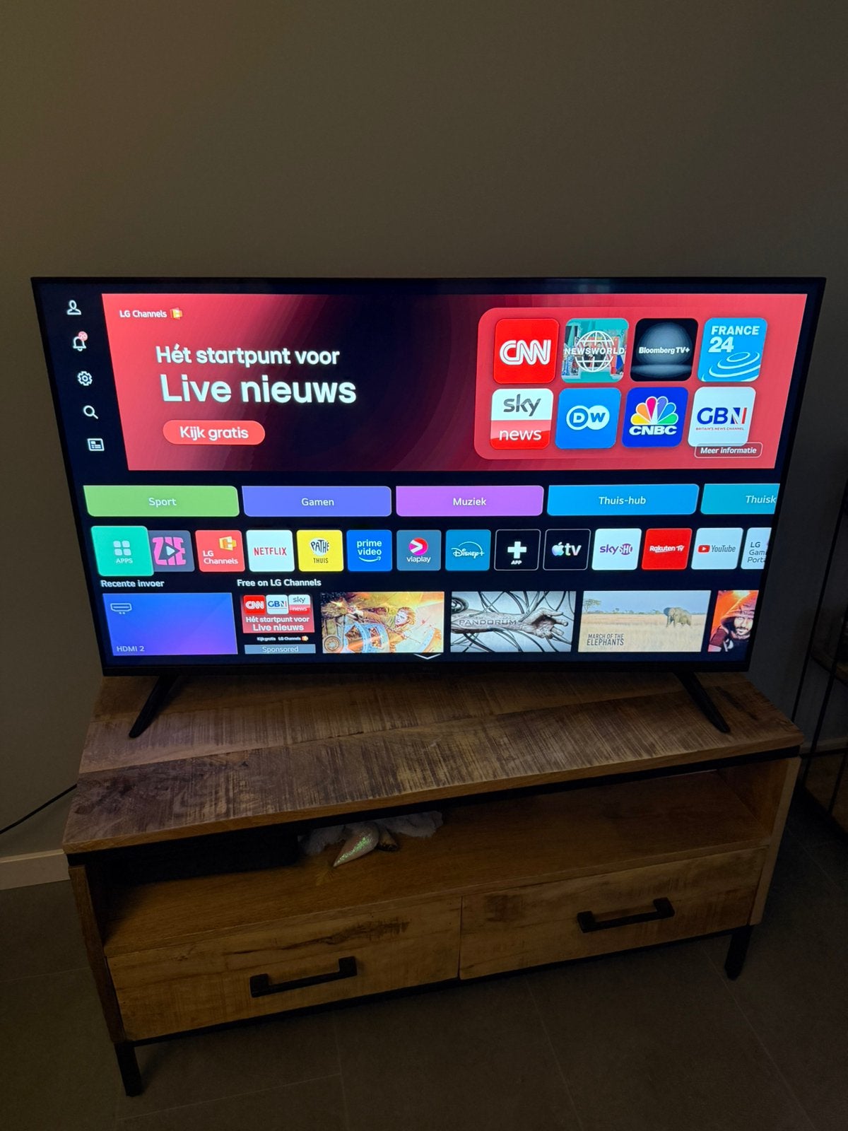 LG 43” 4K smart TV, Audio, Tv en Foto, Televisies, Ophalen, 100 cm of meer, 50 Hz, LG