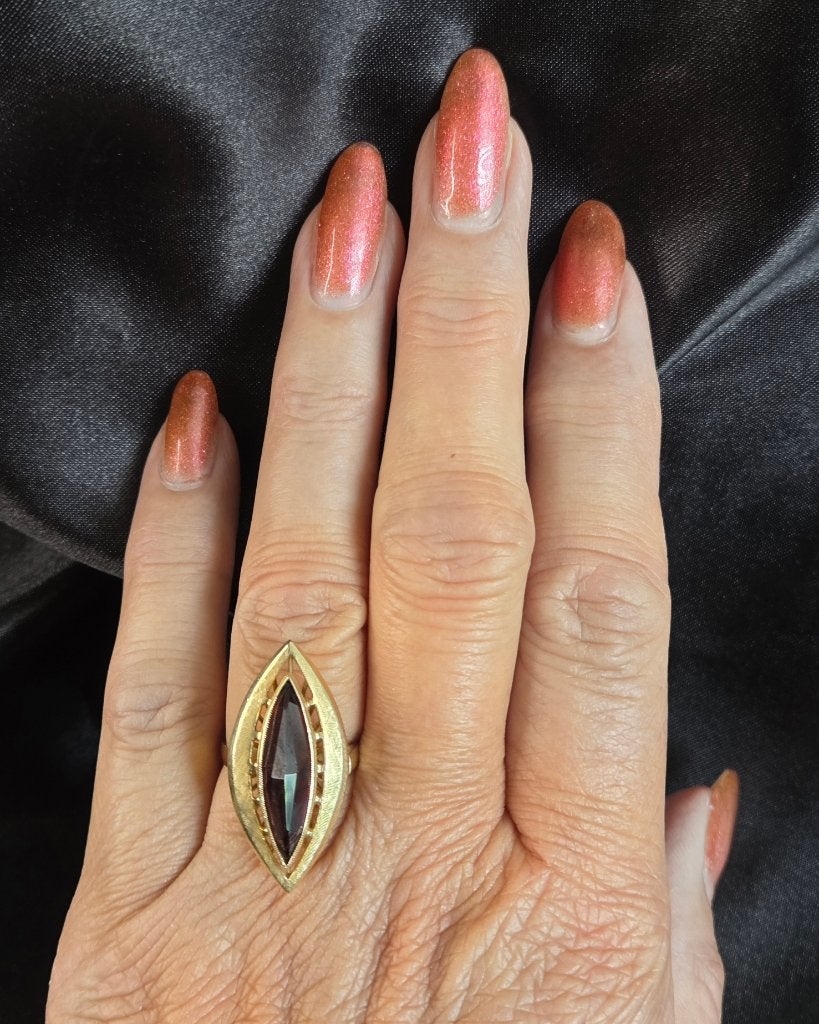 Gouden Vintage ring met edelsteen granaat. 2026/374, Ophalen of Verzenden, Goud, Ring, Met edelsteen