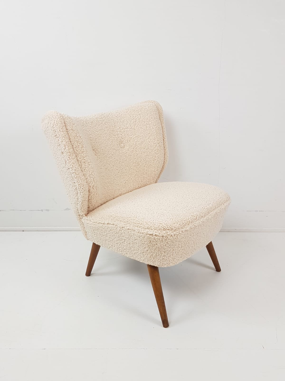 Vintage cocktailstoeltje teddy creme nieuw gestoffeerd, Ophalen of Verzenden, Zo goed als nieuw, Minder dan 75 cm, 50 tot 75 cm