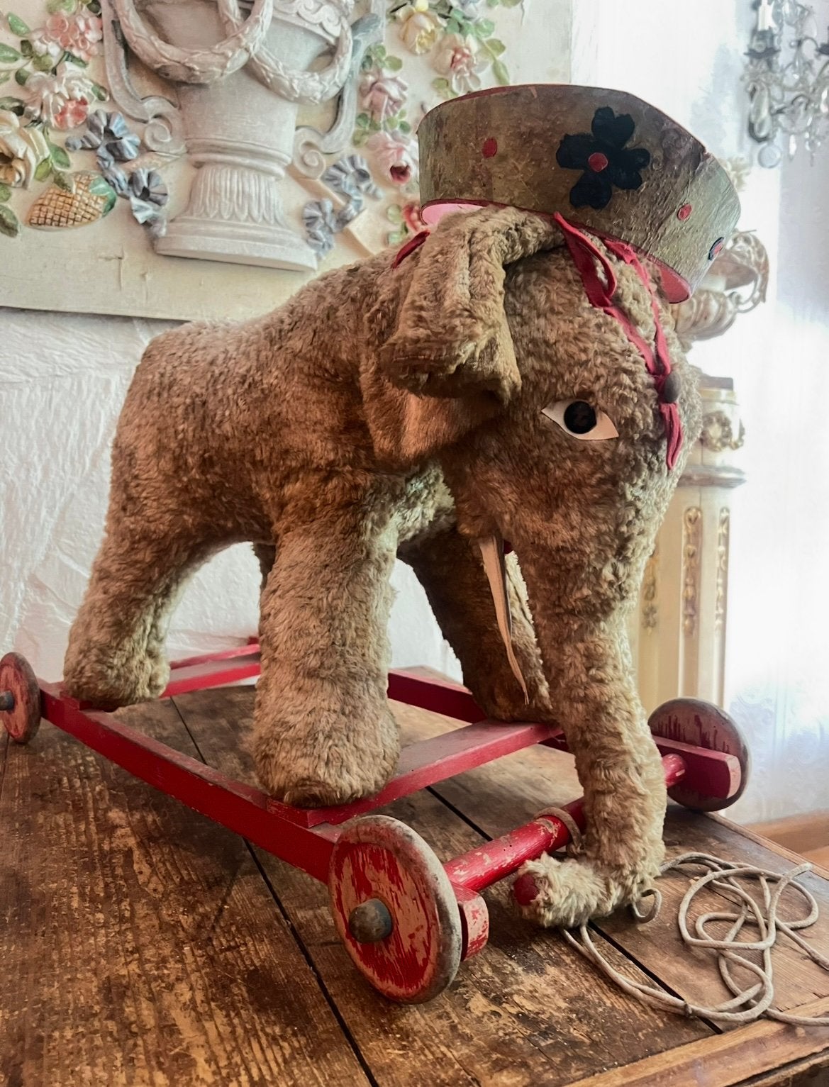 Grote antieke olifant op wielen bespeeld oud brocante shabby, Ophalen of Verzenden