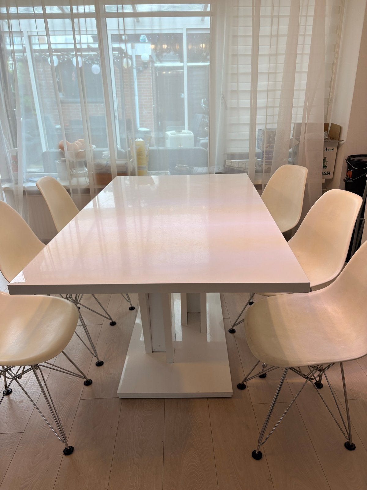 Witte eettafel met 6 stoelen en verlengstuk (nieuw in doos), Huis en Inrichting, Tafels | Eettafels, Ophalen, Kunststof, 50 tot 100 cm