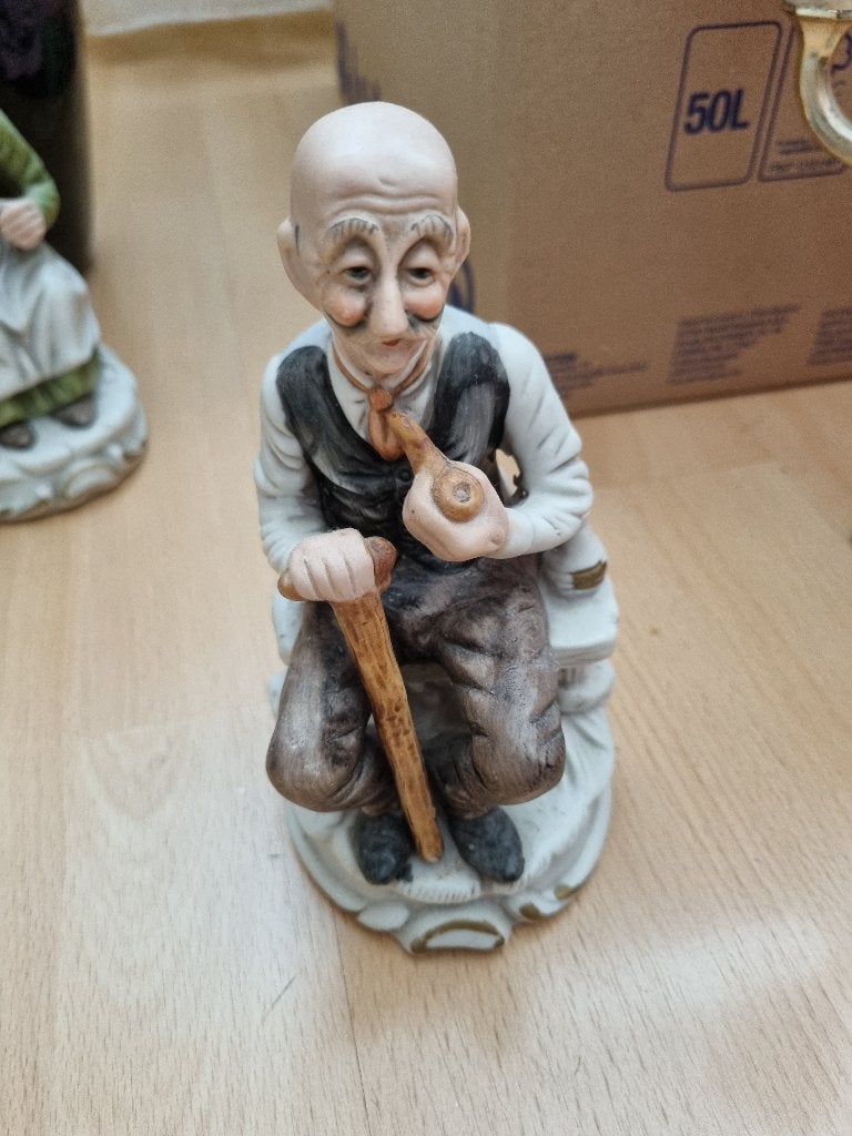 Klassiek vintage porseleinen beeldje - man met pijp, Ophalen, Zo goed als nieuw, Mens