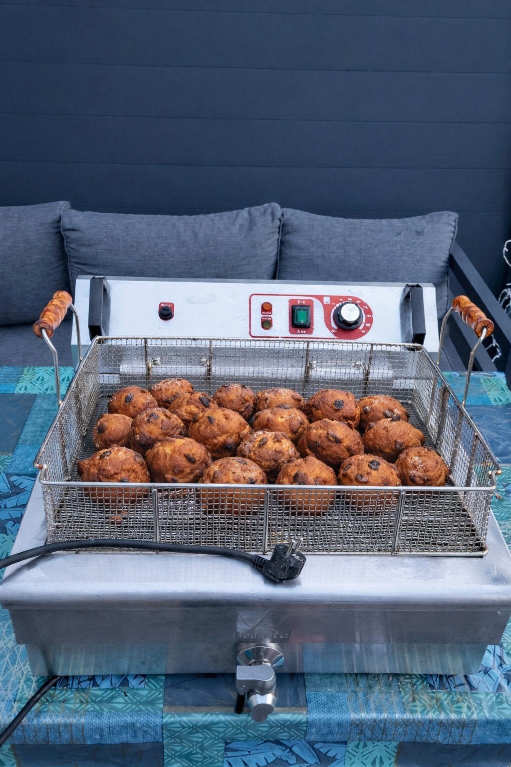 Oliebollen bakken? Huur de XXL  frituurpan werkt op 230V, Ophalen, Zo goed als nieuw, Overige