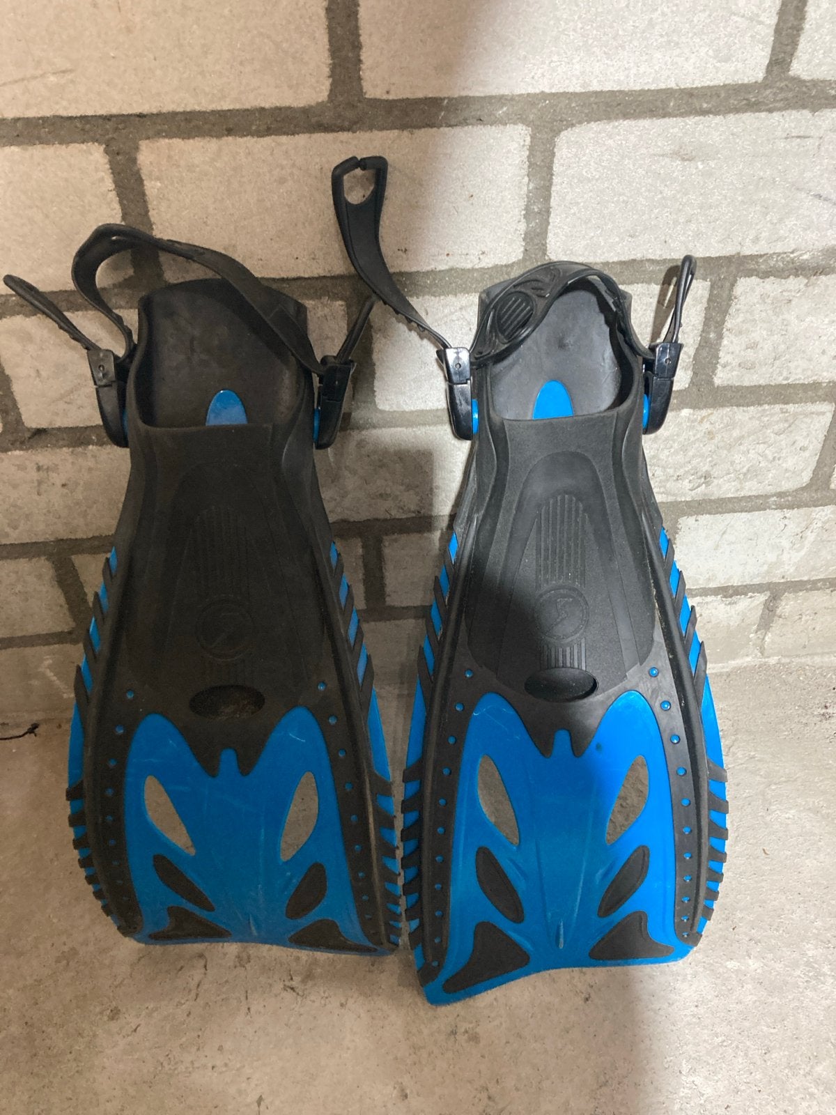 Duikvinnen maat 43/46 - Blauw/Zwart, Watersport en Boten, Duiken, Ophalen of Verzenden, Gebruikt, Zwem- of Duikvliezen