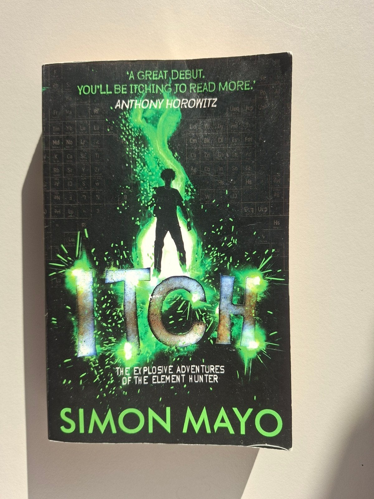 Itch - Simon Mayo (Engels), Ophalen of Verzenden, Zo goed als nieuw, Simon Mayo