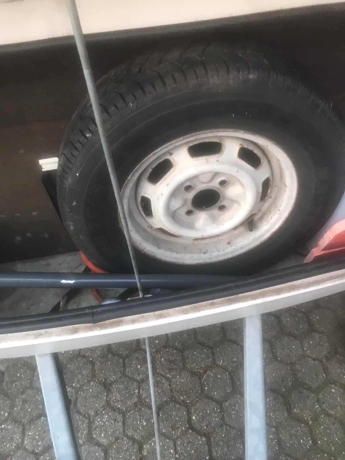 Reserve wiel. 13 inch 4 gaats  caravan, Auto diversen, Aanhangwagen-onderdelen, Ophalen of Verzenden, Zo goed als nieuw