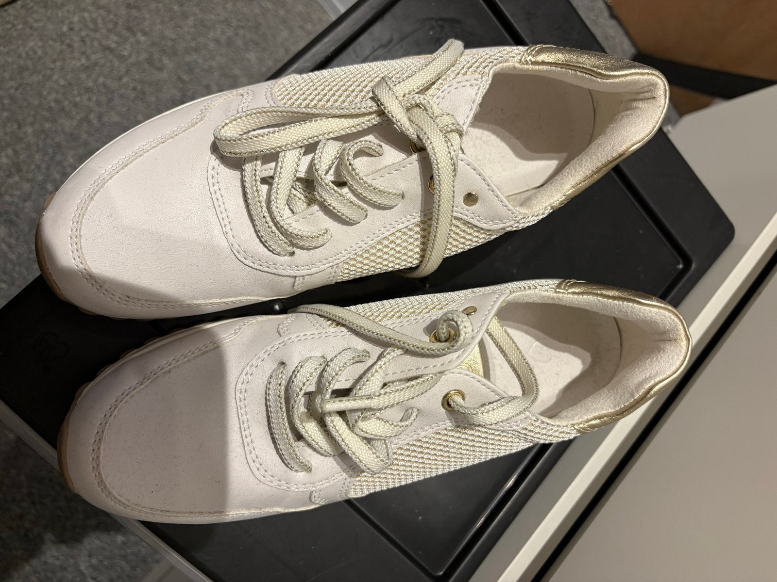 Nieuwe Marco Tozzi sneakers wit met goud, maat 38, Kleding | Dames, Wit, Nieuw, Ophalen of Verzenden, Sneakers of Gympen