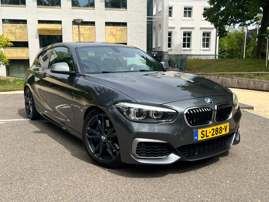 BMW M140i LCI2 M Performance org NL NAP 3drs RWD, Achterwielaandrijving, Zwart, 340 pk, 75 €/maand