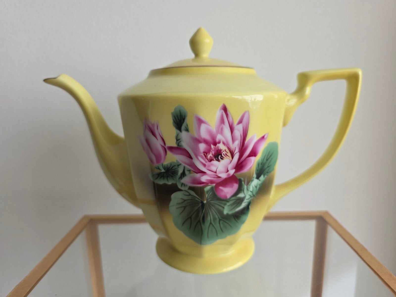 Theepot met roze waterlelie, Antiek en Kunst, Ophalen of Verzenden