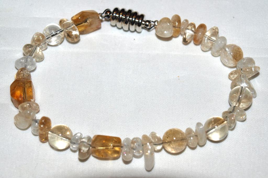 armband van citrien met zilverkleurig magnetisch slotje, Ophalen of Verzenden, Nieuw, Geel, Overige materialen