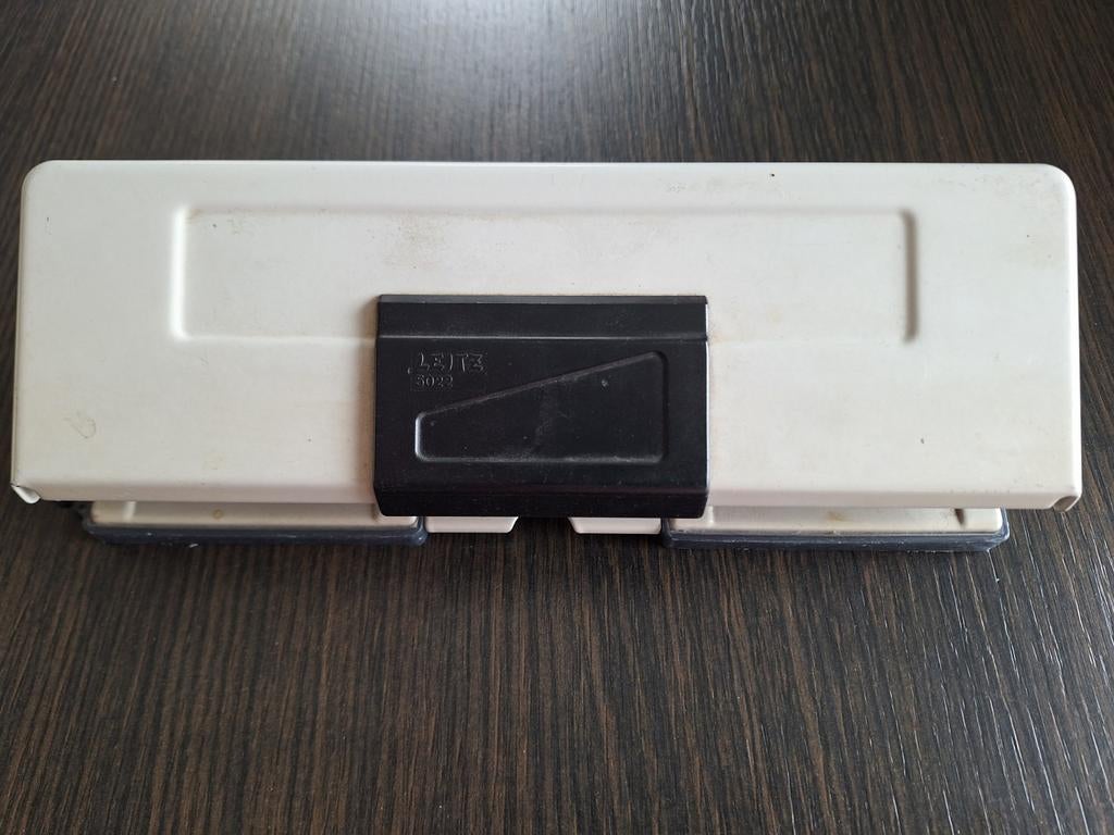 Perforator voor 4 gaatjes, Ophalen, Gebruikt