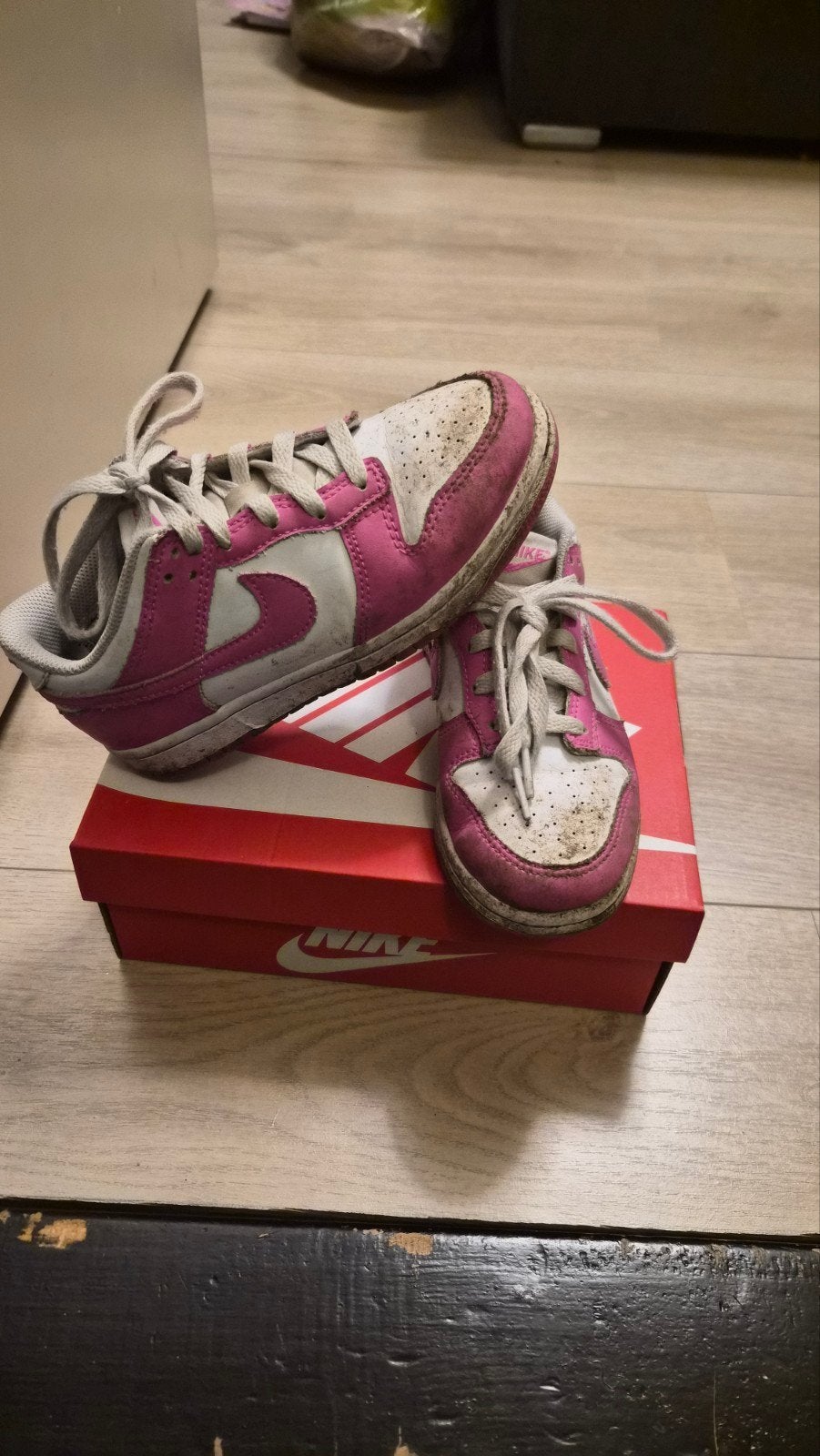 Nike schoenen maat 32 in doos, Kinderen en Baby's, Kinderkleding | Schoenen en Sokken, Meisje, Schoenen, Ophalen of Verzenden