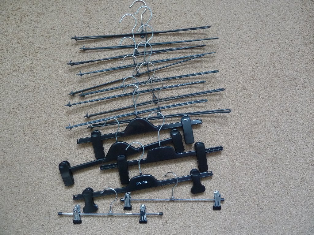Kleding hangers  voor broeken en rokken, Kleding | Dames, Kledinghangers, Ophalen of Verzenden, Zo goed als nieuw, Overige materialen