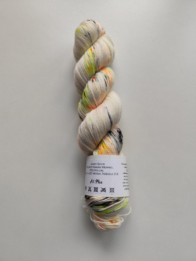 T.k. streng handgeverfd merino sokkengaren kleur Neon Air, Ophalen of Verzenden, Nieuw, Breien of Haken, Wol of Garen
