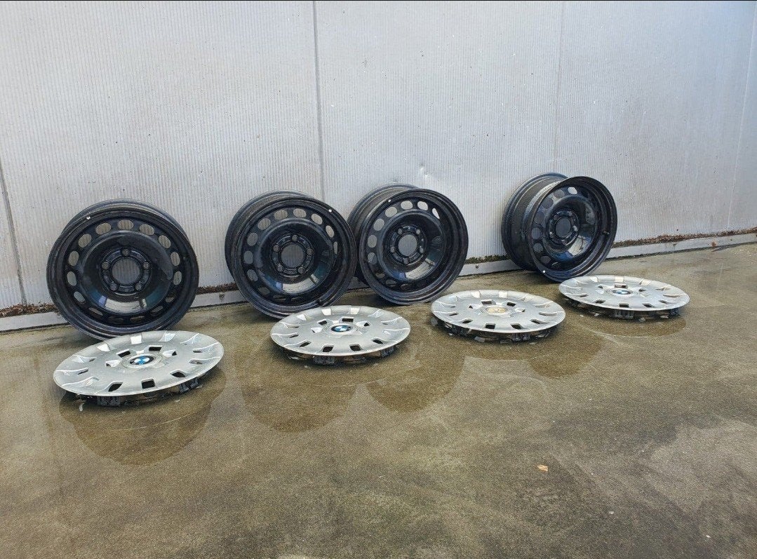 Originele 16 inch BMW E39 stalen velgen + wieldoppen set, Auto diversen, Ophalen, Gebruikt