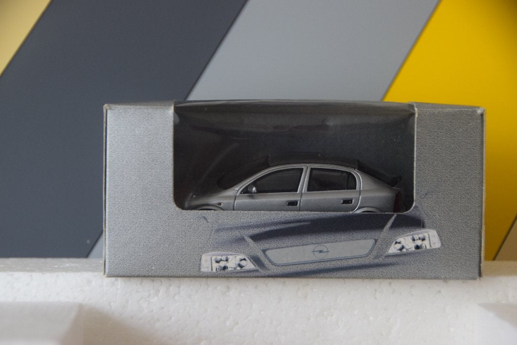 opel astra - g - voetbal - van alles wat, Hobby en Vrije tijd, Modelauto's | 1:43, Ophalen of Verzenden, Nieuw, Auto