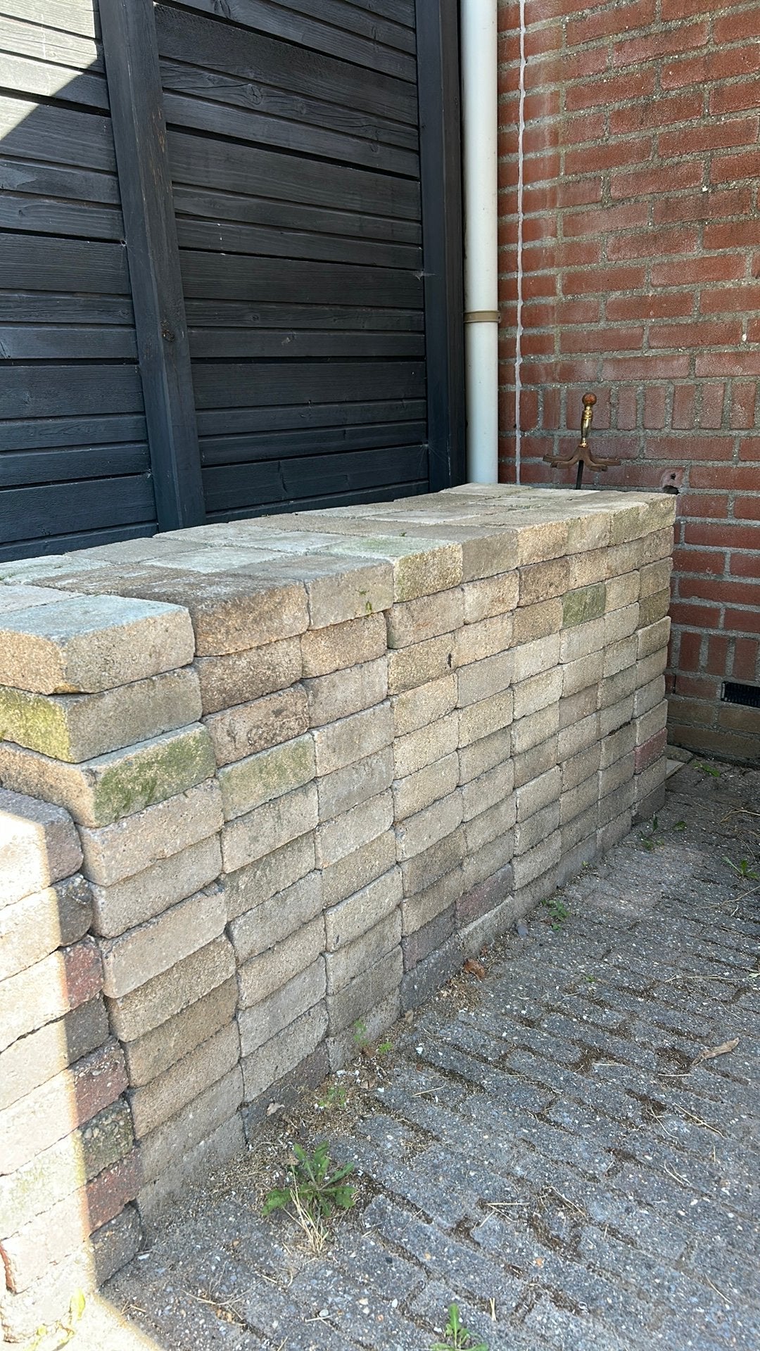 ca. 300 stuks getrommelde betonklinkers (15x15 cm), Tuin en Terras, Ophalen, Gebruikt, Klinkers, 5 tot 10 m²
