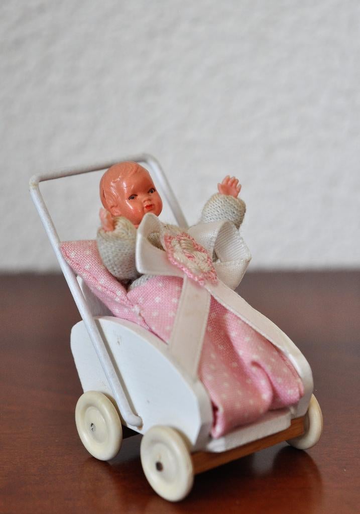 Oude KLEINE Wandelwagen Hout met oud Popje Pop 7 cm, Verzamelen, Poppen, Ophalen of Verzenden, Pop