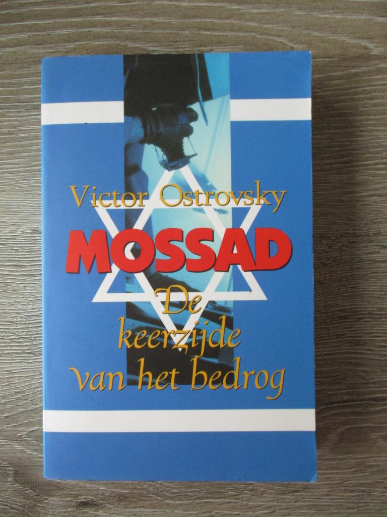 Mossad de keerzijde van het bedrog - Victor Ostrovsky, Boeken, Ophalen of Verzenden, Gelezen, Europa