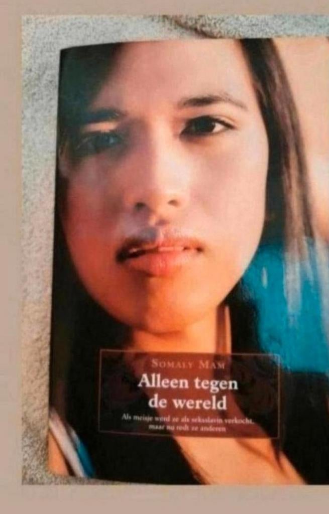 Somaly Mam - Alleen tegen de wereld (boek), Boeken, Ophalen of Verzenden, Zo goed als nieuw, Somaly Mam, Overige