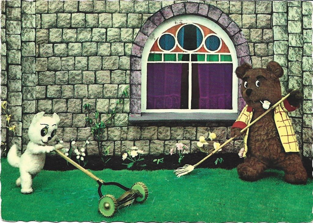 Tom Poes en Heer Bommel werken in de tuin, Ophalen of Verzenden, 1960 tot 1980, Gelopen, Gelderland