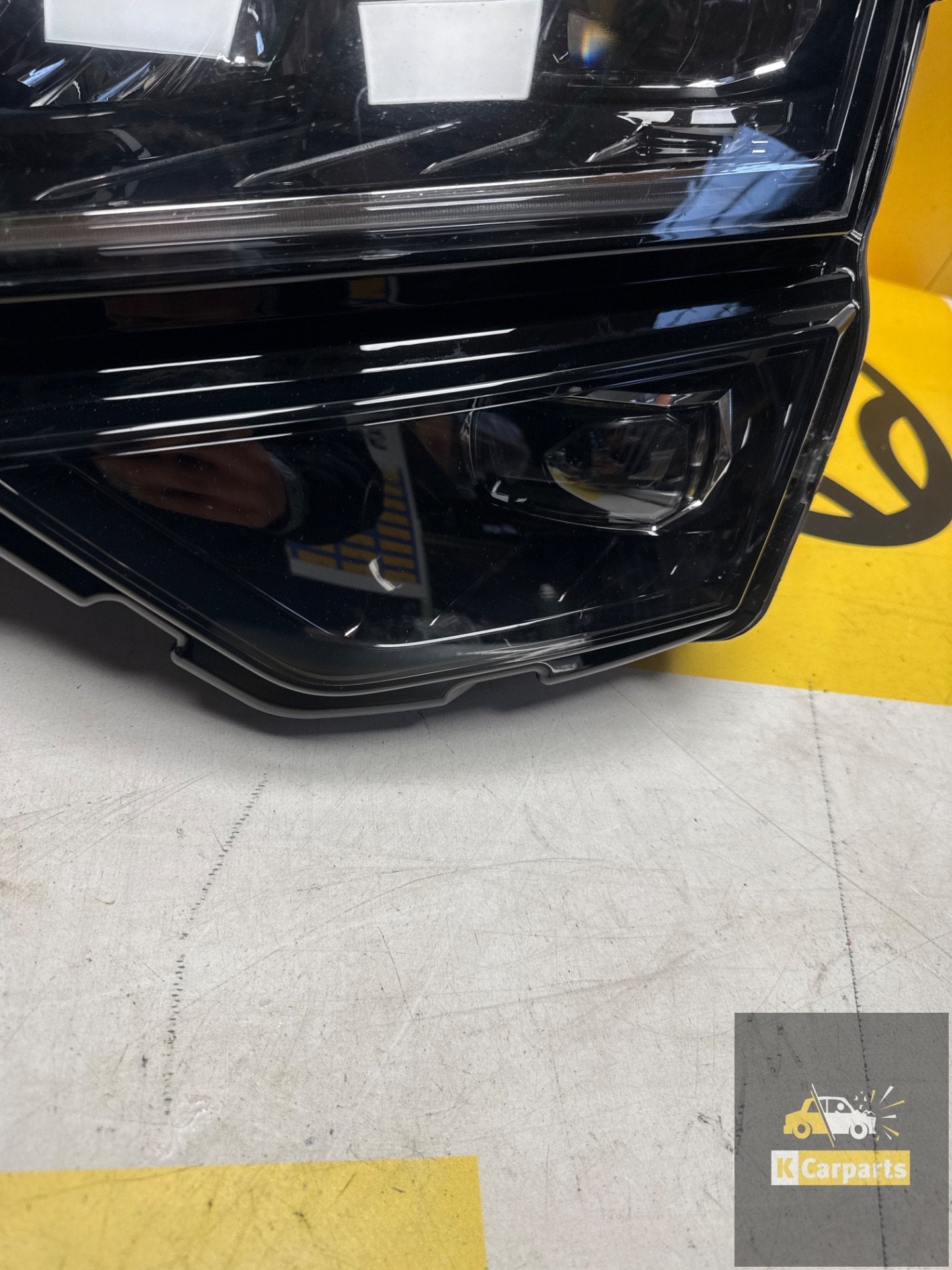 Skoda Karoq Koplamp 57B Fulled Links 57B941015C origineel, Info@fabrikant.eu, Fabrikantstraat 1
1000 AA  Amsterdam, NL, Ophalen of Verzenden
