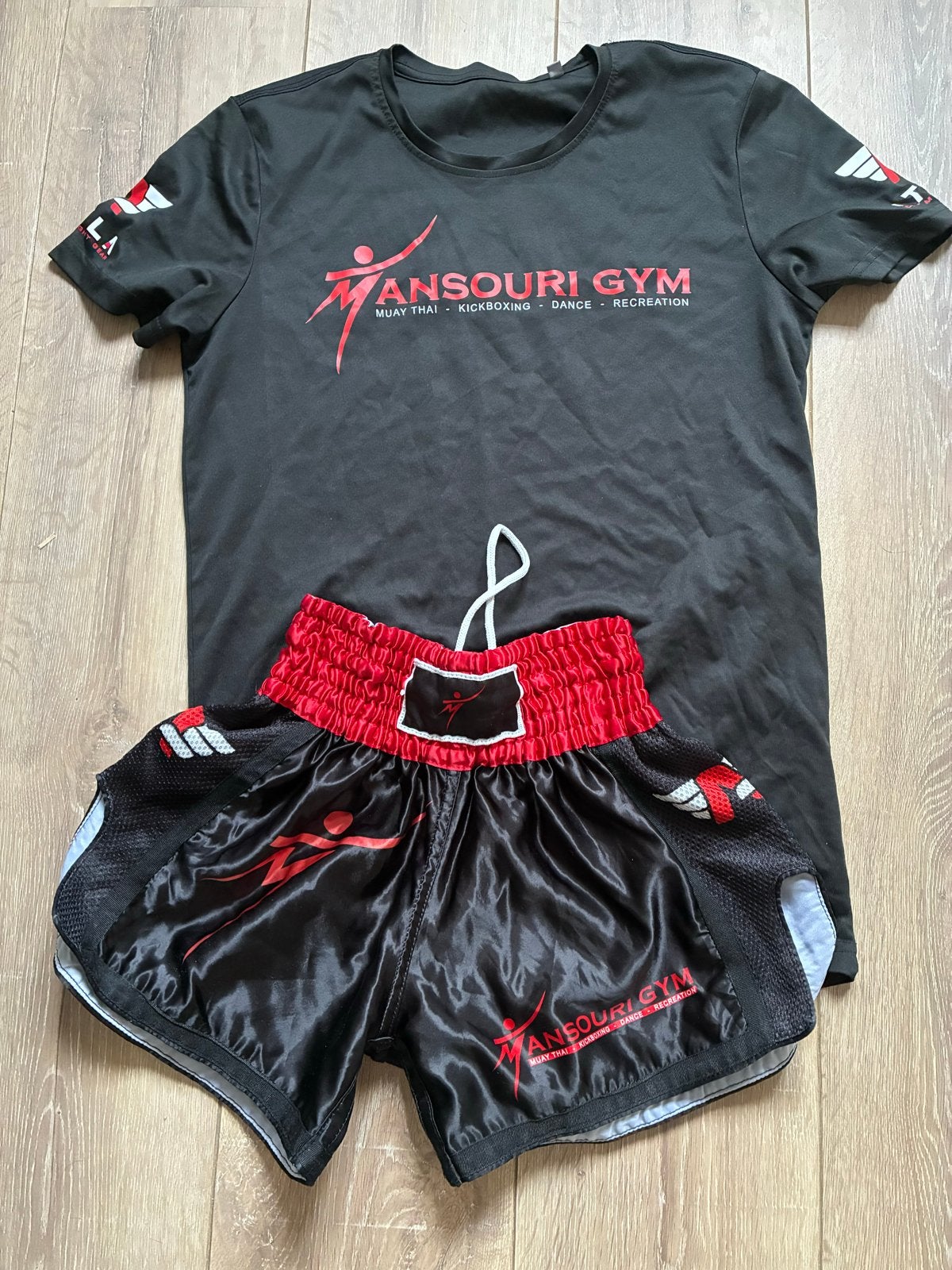 Mansouri Gym Kickboks Set - T-shirt & Broekje Maat S, Ophalen, Gebruikt, Overige, Vechtsportkleding