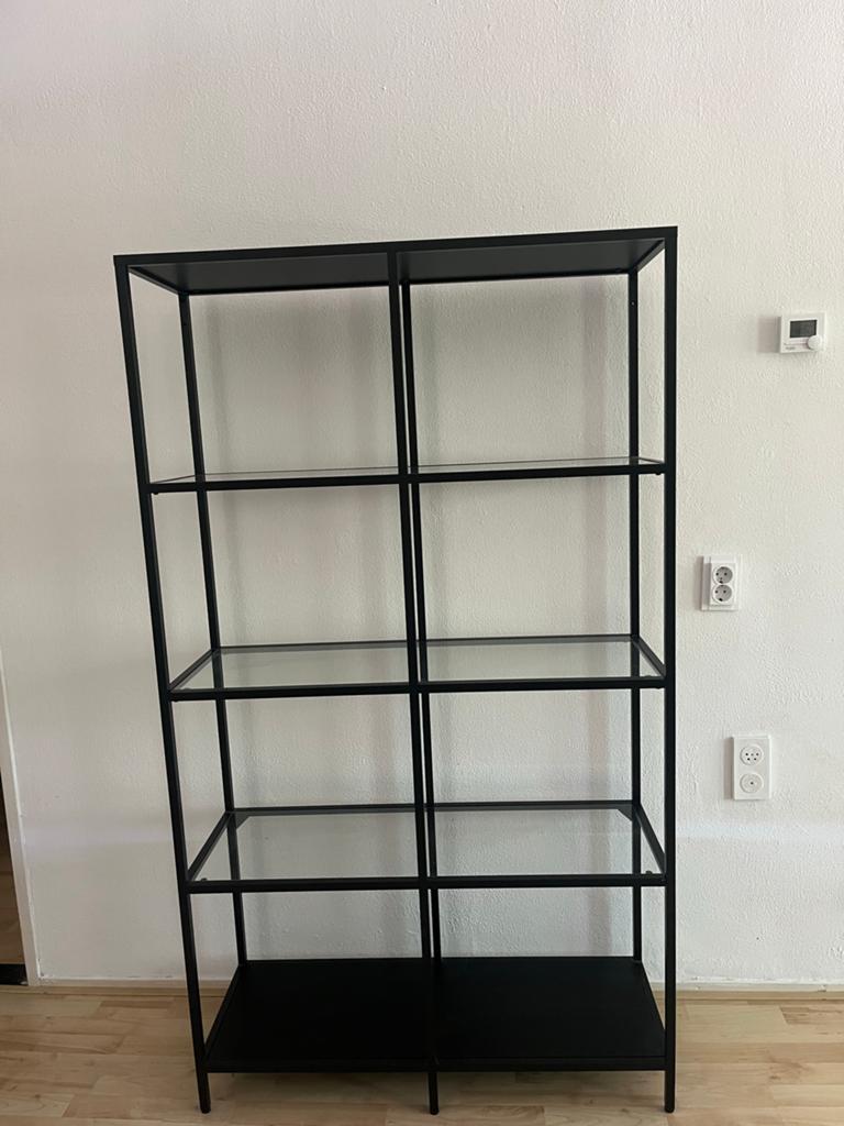 Zwarte glazen ikea kast - Vittsjö, Ophalen, Met plank(en), 100 tot 150 cm, Zo goed als nieuw