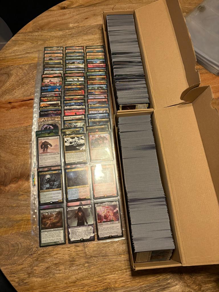 +/- 2000 Legendary Commanders MTG, Ophalen of Verzenden, Zo goed als nieuw, Meerdere kaarten