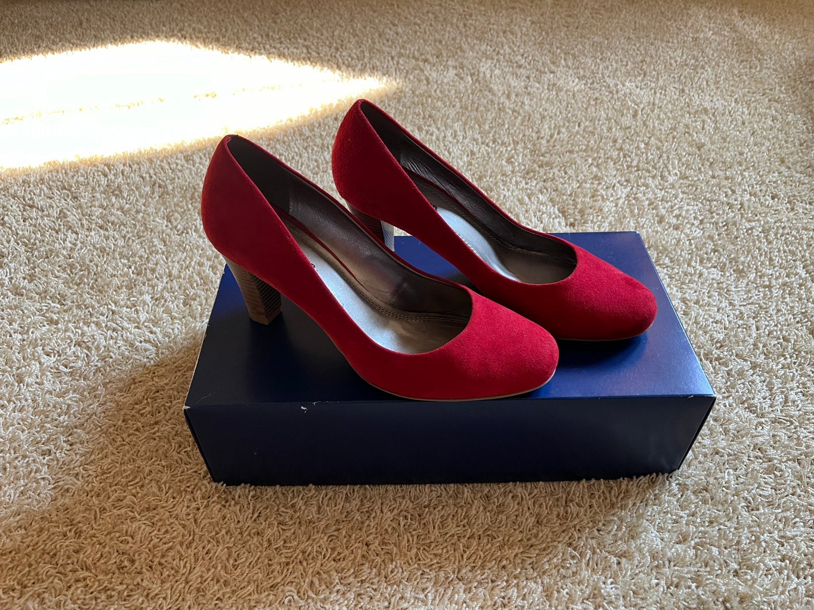 Trendenza Pumps suède rood maat 38, Pumps, Ophalen of Verzenden, Zo goed als nieuw, Rood