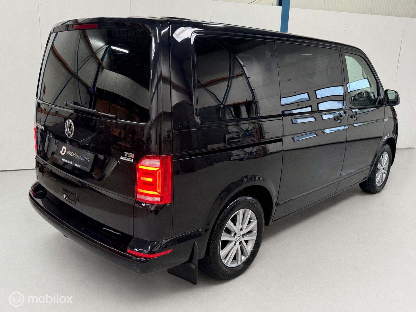 Volkswagen Transporter Multivan 2.0 TSI Comfortline ADAPTIVE, Voorwielaandrijving, Zwart, Bedrijf, Handgeschakeld