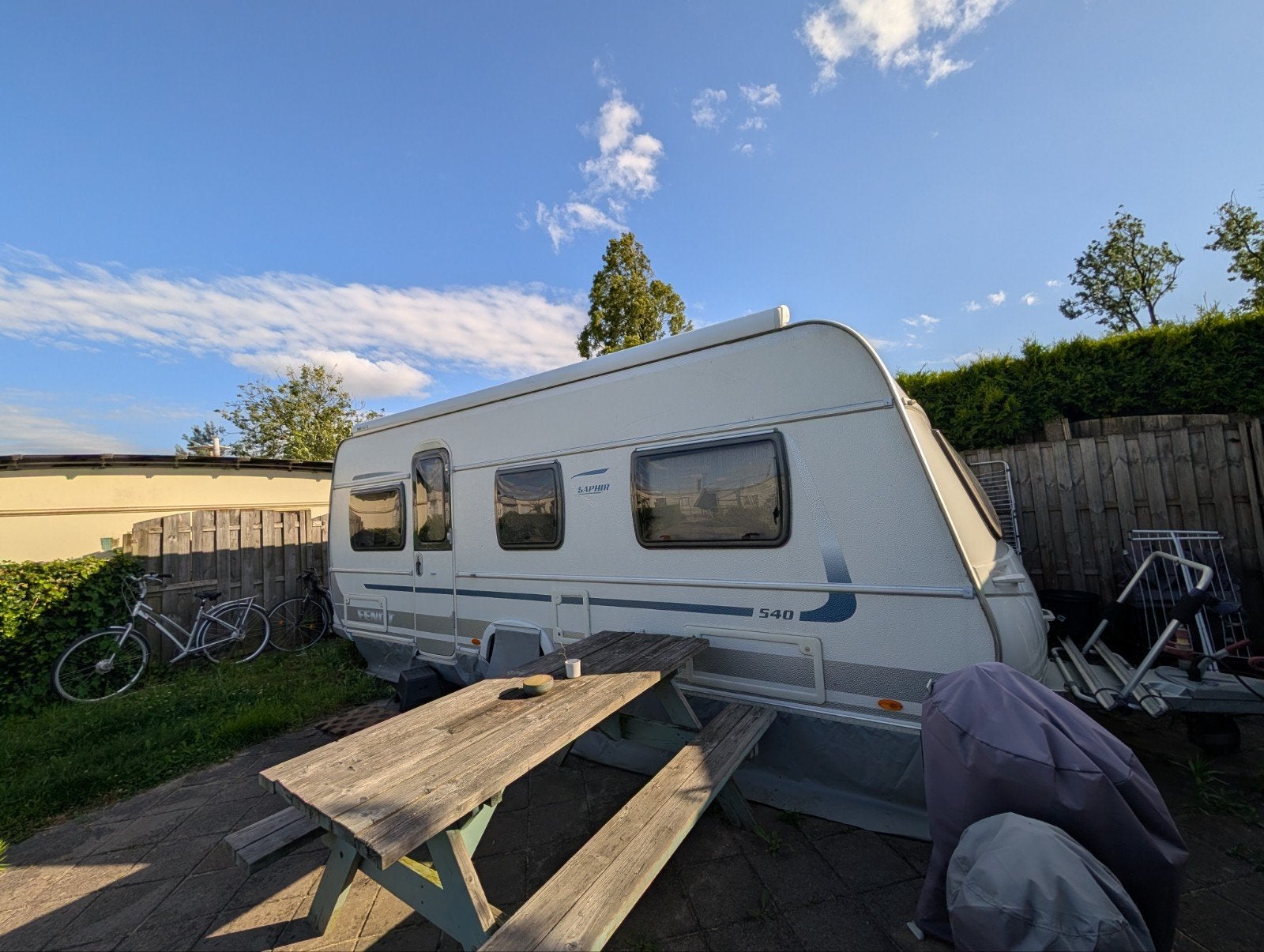 Fendt Saphir 540 TG 2011, Caravans en Kamperen, Caravans, Rondzit, Koelkast, Particulier, Fendt