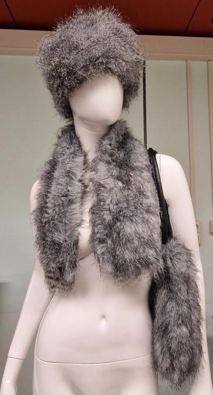 Imitatiebont set zilvervos stijl – muts, sjaal & tas, Kleding | Dames, Ophalen of Verzenden, Gedragen, Maat 46/48 (XL) of groter