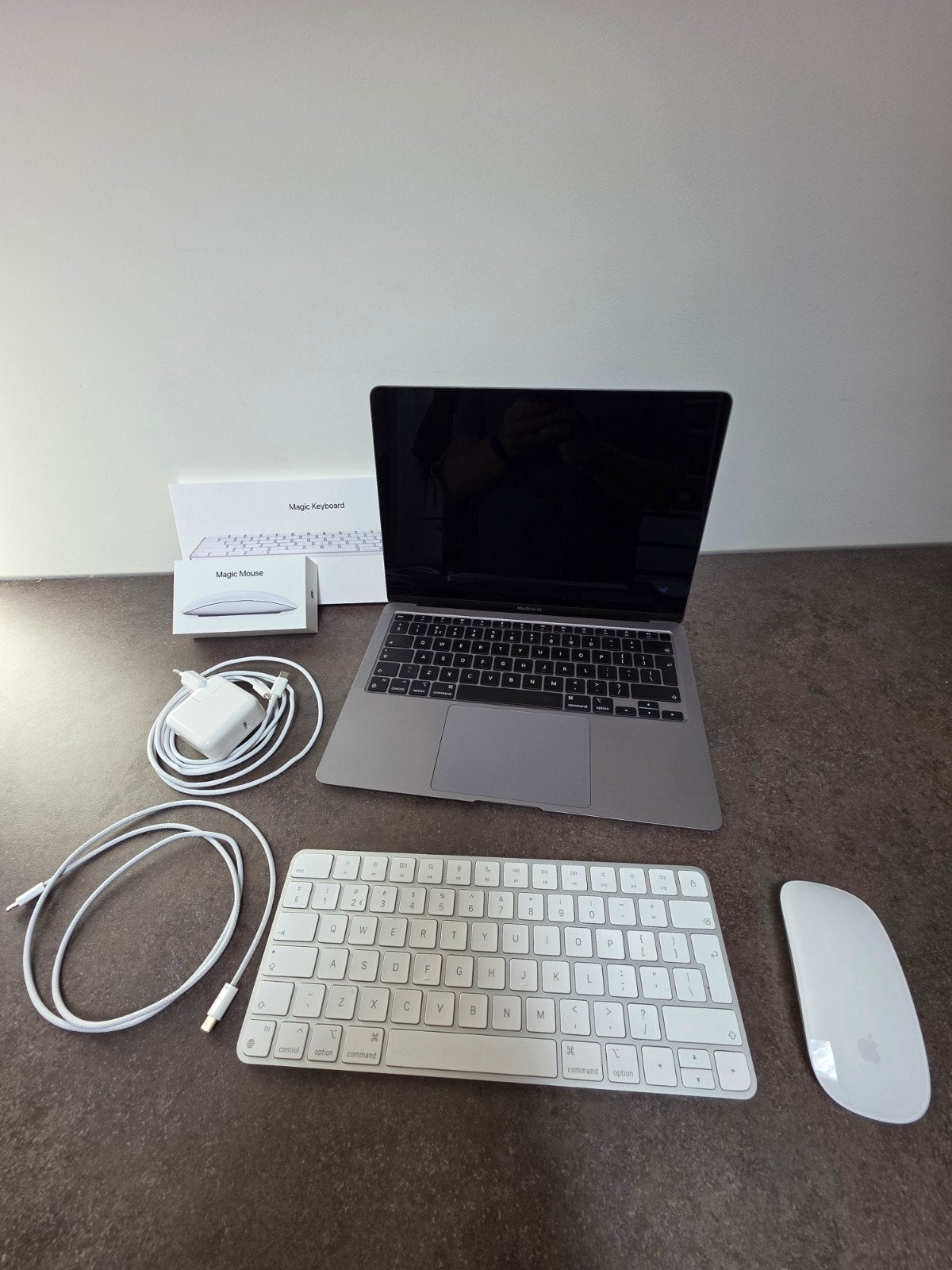 Apple MacBook Air M1 (256GB) + Magic Keyboard & Mouse, Computers en Software, Apple Desktops, 256 GB, Overige modellen, Ophalen of Verzenden