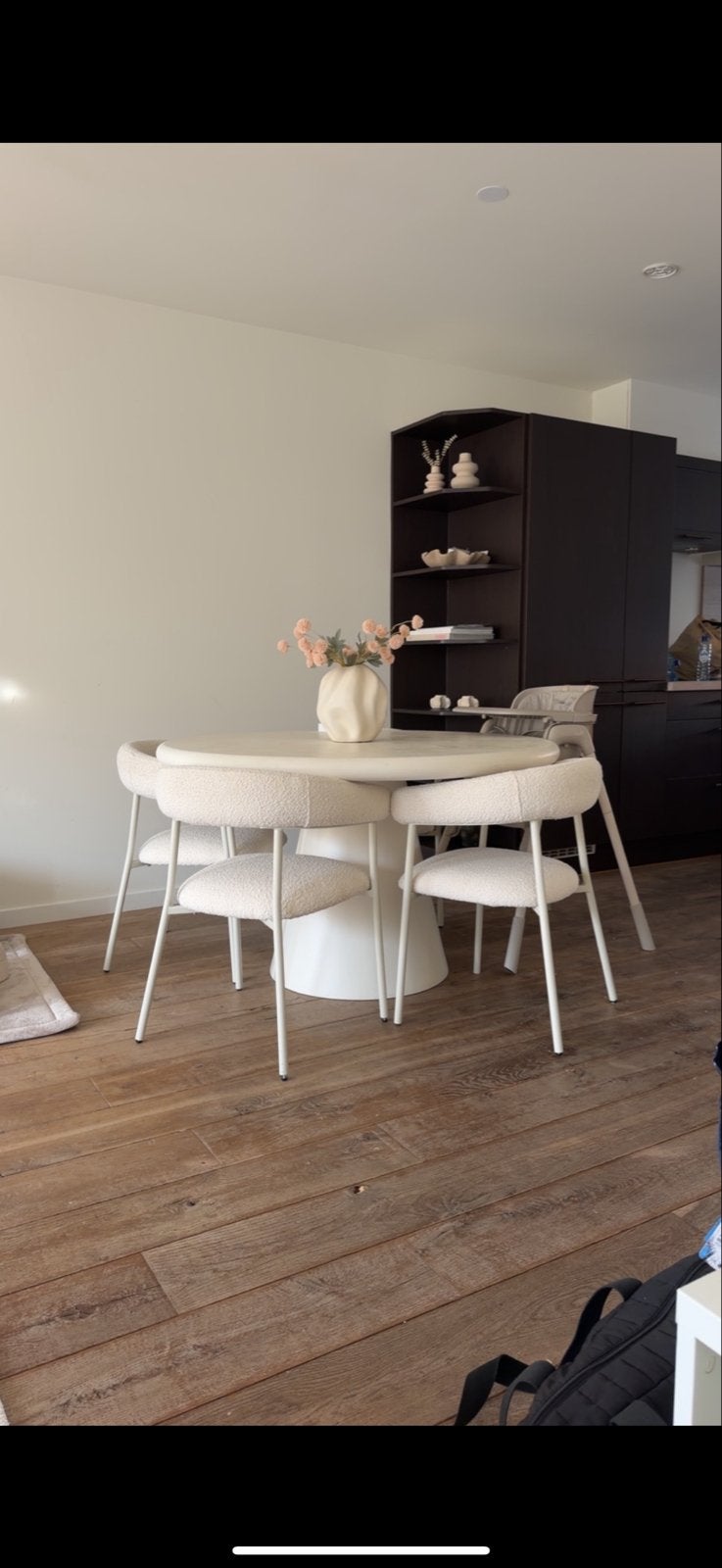 4 Westwing eetkamerstoelen - Crème teddy stof, Overige kleuren, Ophalen of Verzenden, Zo goed als nieuw, Vier