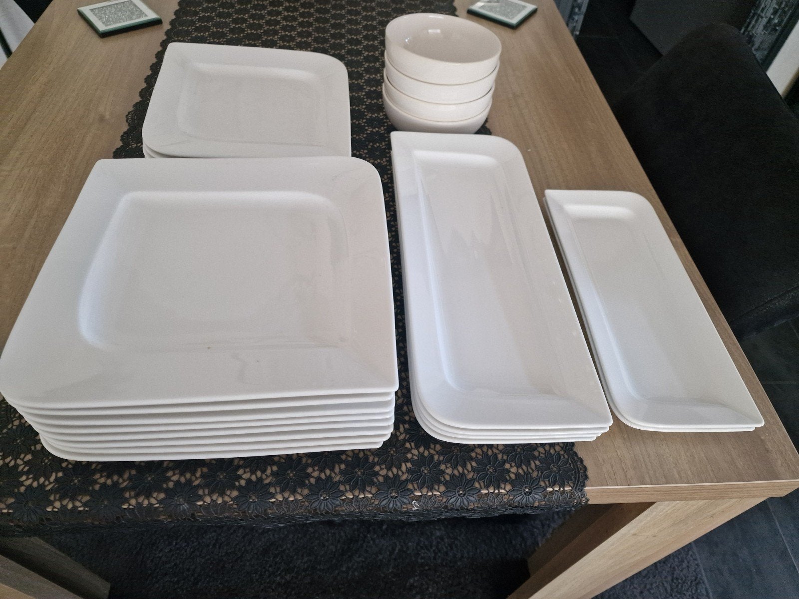 Wit servies: borden, schalen en kommen, Ophalen of Verzenden, Aardewerk, Overige stijlen, Bord(en)