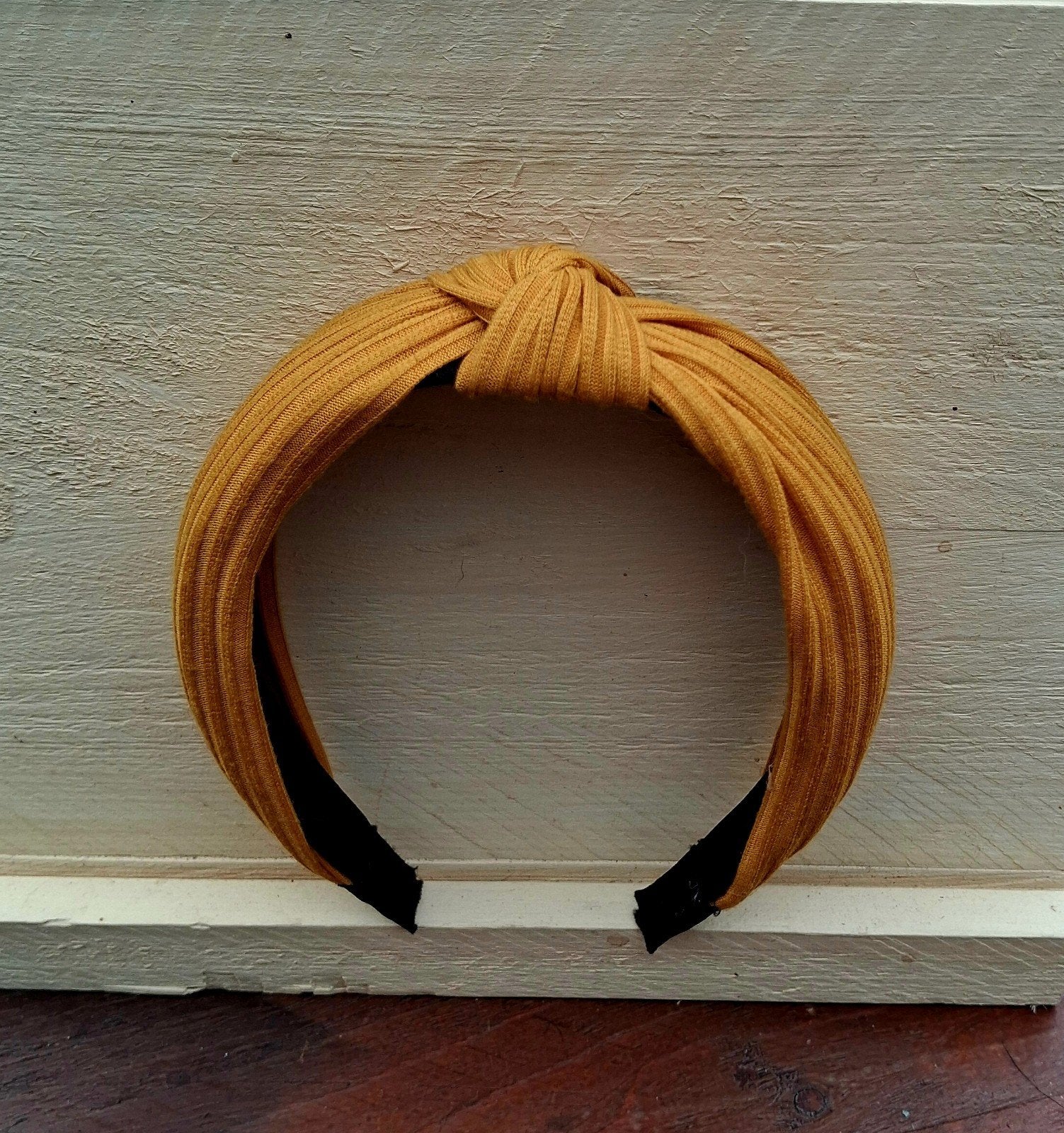 Prachtige okergele haarband / diadeem met knoop (ribstof), Sieraden, Tassen en Uiterlijk, Overige Accessoires, Ophalen of Verzenden