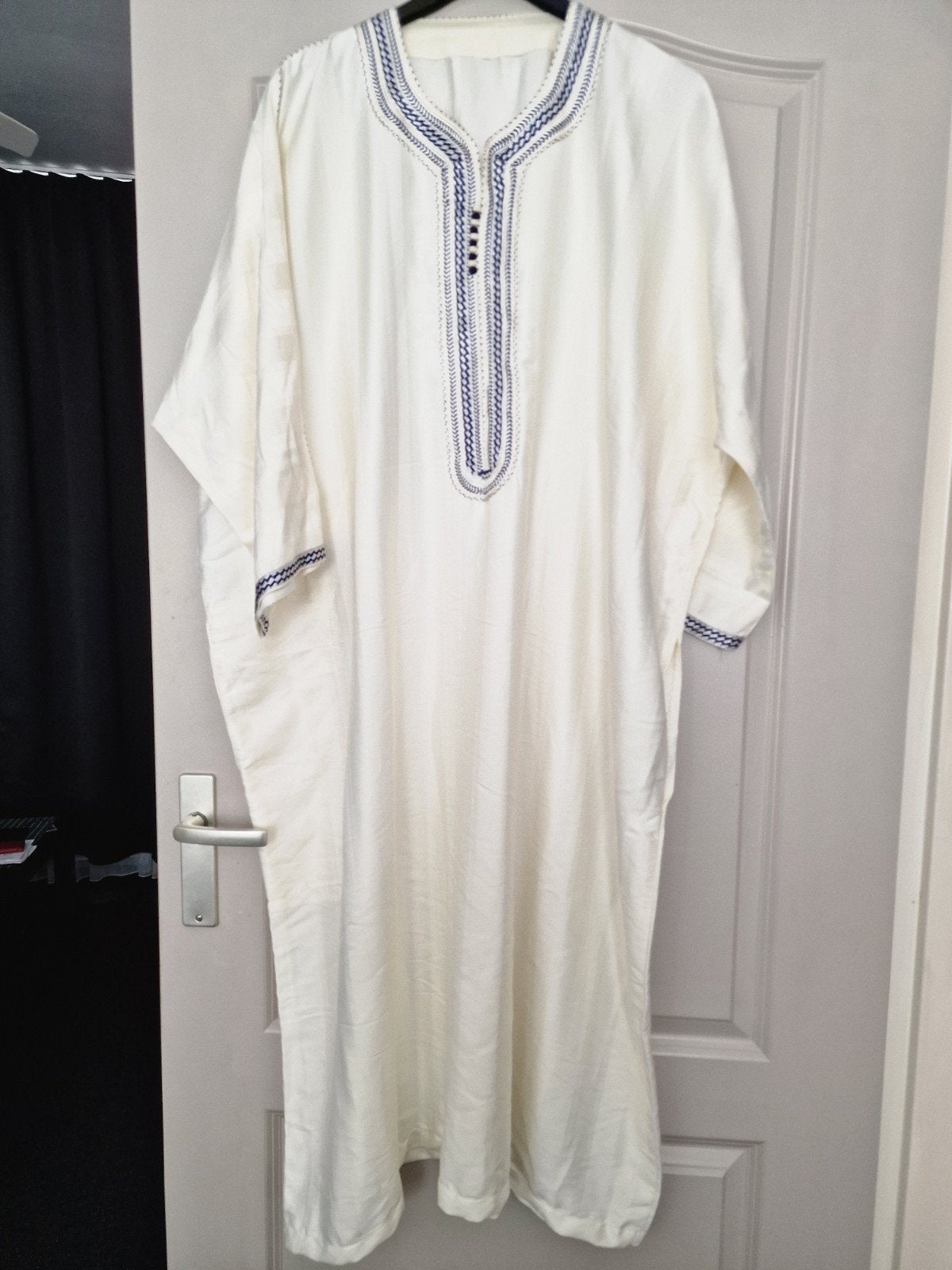 Witte Marokkaanse Thobe met Blauw Borduurwerk, Wit, Maat 46/48 (XL) of groter, Nieuw, Ophalen of Verzenden