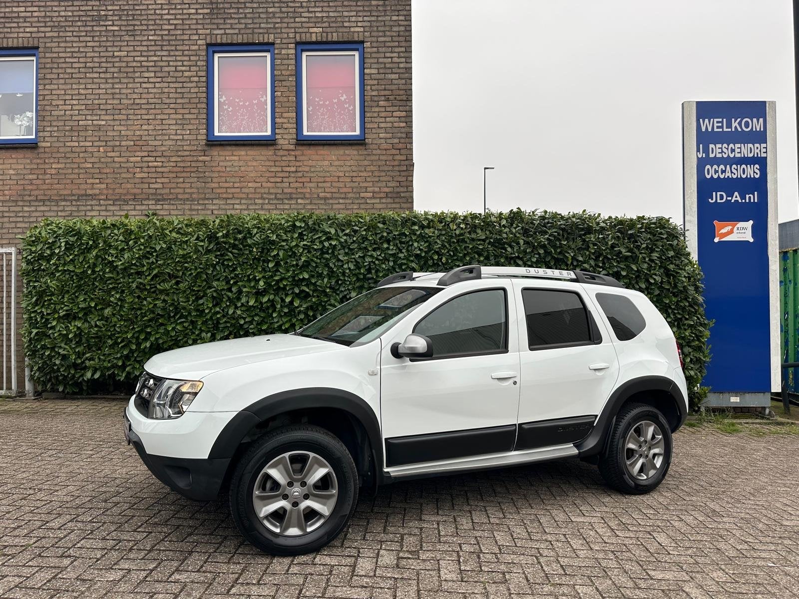 Dacia Duster 1.2 TCe 4x2 Lauréate Airco, Cruise C, Navigati, Auto's, Voorwielaandrijving, Gebruikt, Wit, Leder