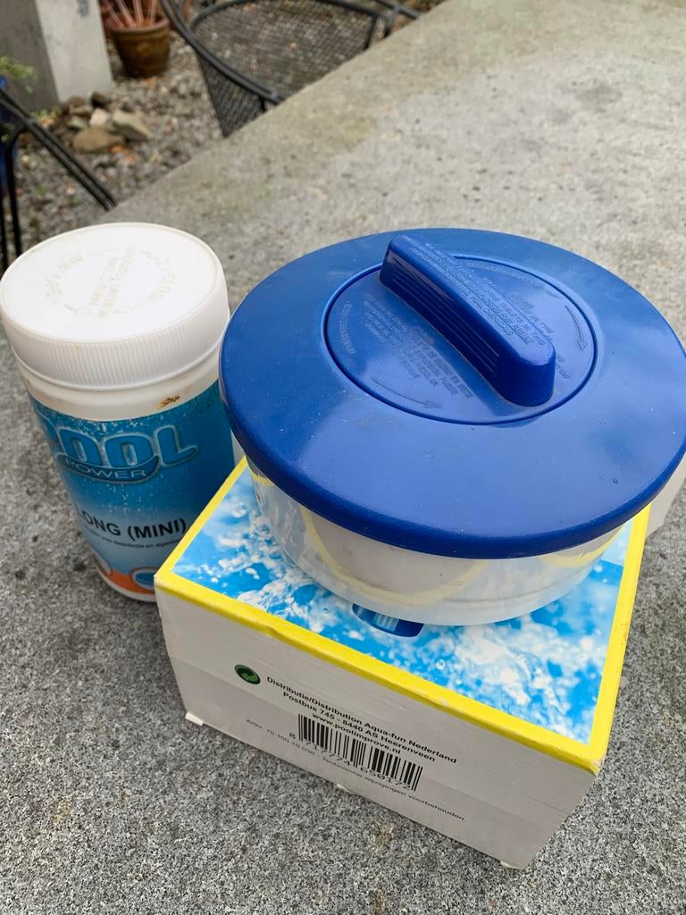 Chloordrijver met 0.5 kg chloortabletten voor zwembad, Watersport en Boten, Ophalen of Verzenden, Zo goed als nieuw, Overige