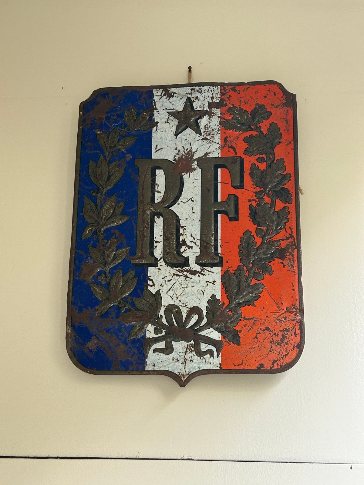 Metalen vlaggenbord Republique Francaise, Ophalen