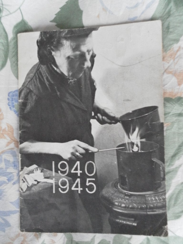 boekje 1940-1945 uitgegeven door readers digest, Ophalen of Verzenden, Tweede Wereldoorlog, Zo goed als nieuw, Algemeen