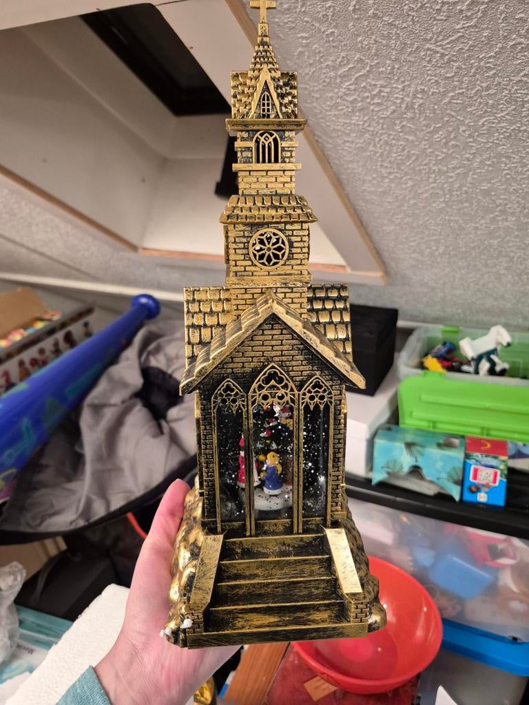 Kerk met water led goud kleurig, Diversen, Kerst, Ophalen of Verzenden, Nieuw