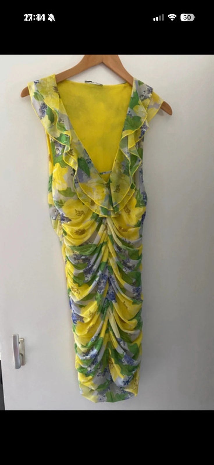 Zara bloemenprint jurk met ruches, Maat 38/40 (M), Geel, Ophalen of Verzenden, Zo goed als nieuw