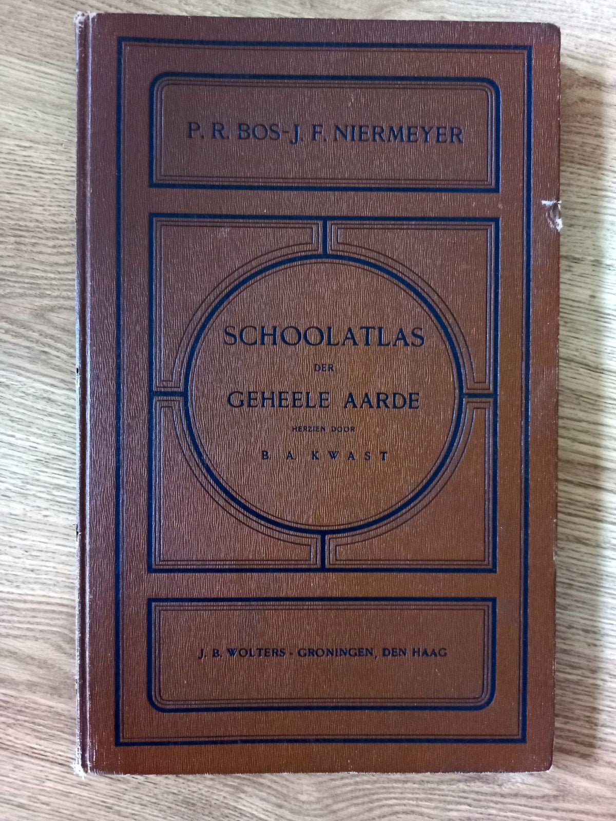 Schoolatlas der Geheele aarde  100 jaar oud!, Gelezen, Overige atlassen, Ophalen of Verzenden, Wereld
