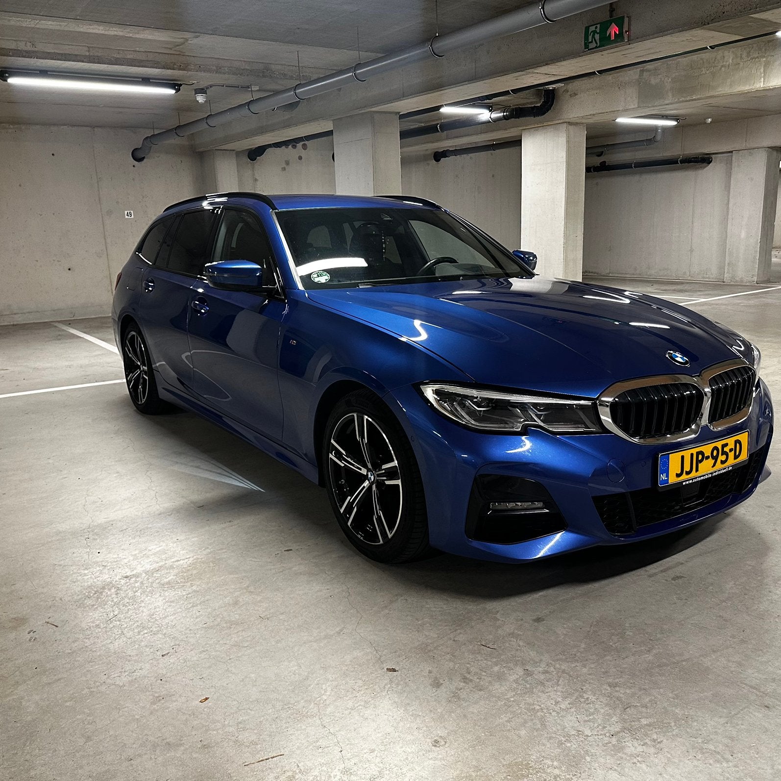 BMW 320i Touring M Sport  Dealeronderhouden, Automaat, Achterwielaandrijving, Zwart, 4 cilinders