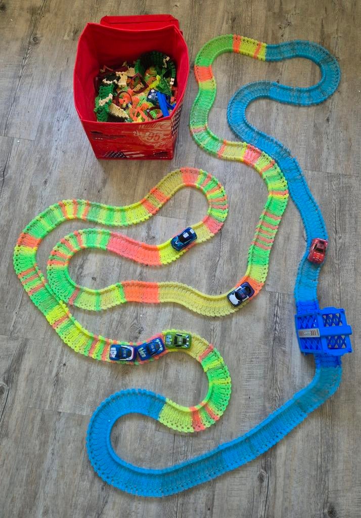 Grote Glow in the Dark Racebaan Set met 5 Auto's en Lift, Kinderen en Baby's, Speelgoed | Racebanen, Ophalen of Verzenden